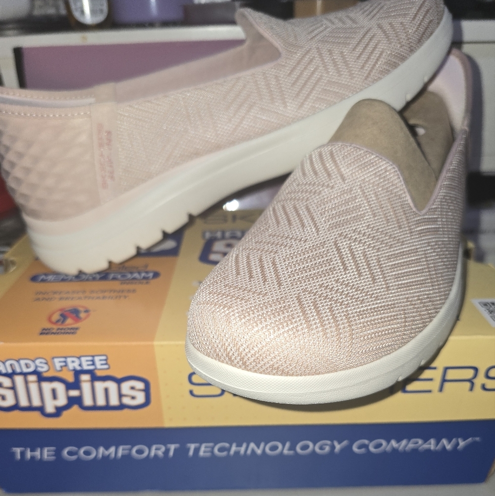 Skechers Hands Free size 9 pink shoes-new